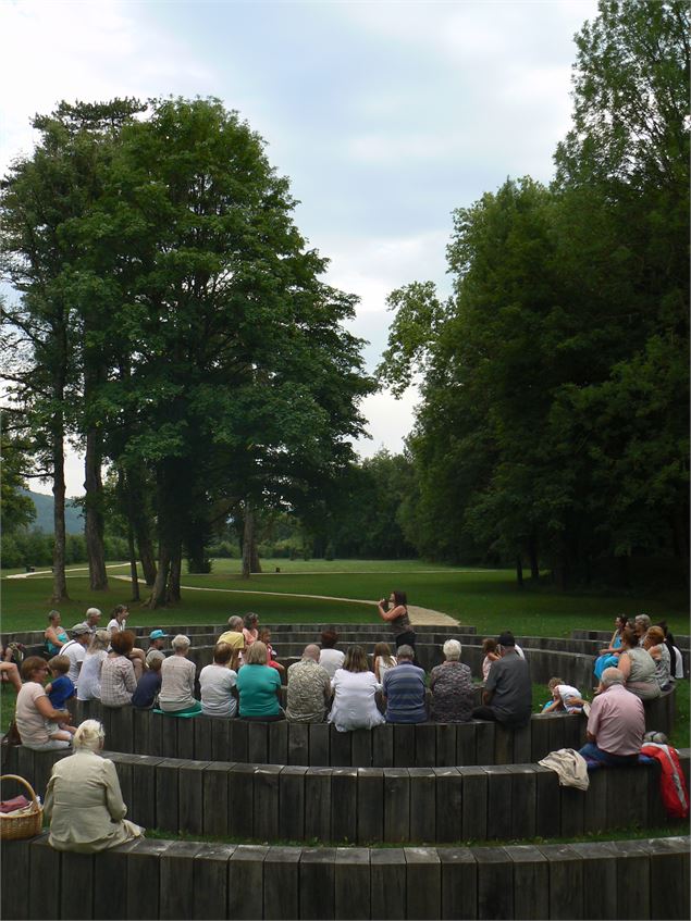 Labyrinthe du parc - HautBgeyTourisme_NathalieQuesney