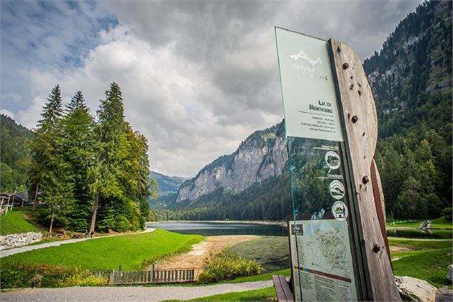 Panneau d'entrée du sentier d'interprétation du géosite Unesco du lac de Montriond - A.Berger / SIAC