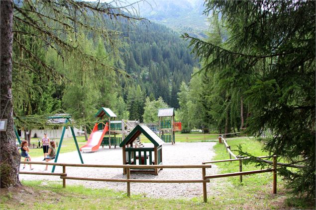 Espace jeux du camping à Champagny le Haut - OT Grande Plagne