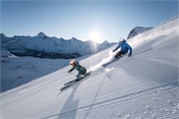 Ski en duo sur le domaine de ski alpin du Grand-Bornand - T.Shu