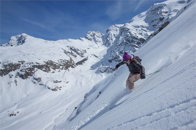Skieur en poudreuse sur le domaine de Bonneval sur Arc - Daniel Durand Fresh Influence