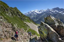 Magnifique vue sur le massif du Mont Blanc depuis le Col de la Fenêtre dans la réserve naturelle des