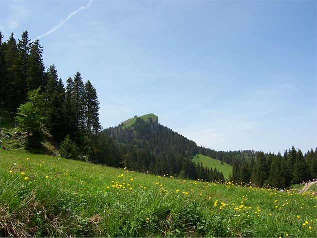 Le mont Baron depuis le parking de départ