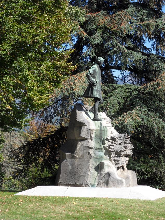La statue de JJ Rousseau au parc du clos Savoiroux - F.Juttet