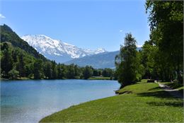 Lac de baignade Ilettes vue Mont Blanc - ©Wendy Coulon