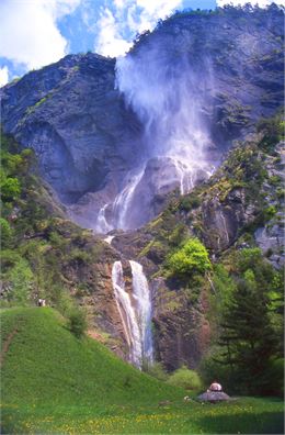 Cascade d'Arpenaz - Sallanches Tourisme