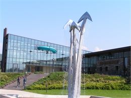 Entrée du centre nautique de la Cité de l'eau - La Cité de l'eau