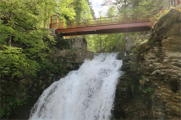 Cascade d'Ardent vue depuis la plateforme - Victor Demilly / Vallée d'Aulps Tourisme
