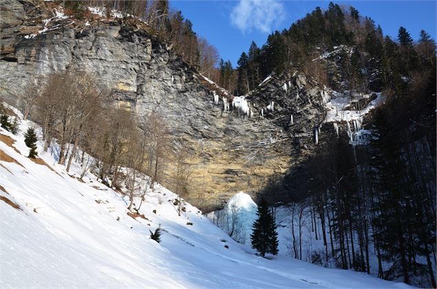 Cascade du Dard - La Giettaz - Hiver - Office de Tourisme du Val d'Arly