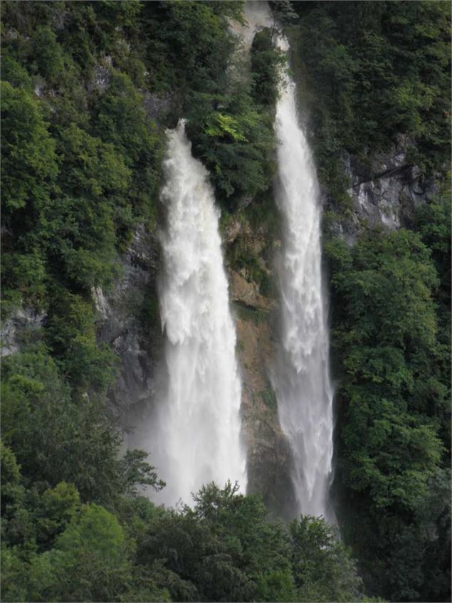 Cascade de Saint-Cassin - Mairie de Saint-Cassin