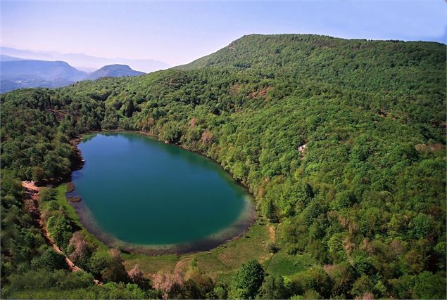 Lac d'Ambléon - Office de tourisme Bugey Sud Grand Colombier