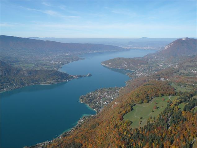 Le lac d'Annecy, vu du ciel - Lac Annecy Tourisme