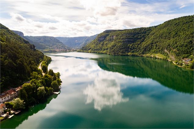 Le lac de Nantua vu depuis Montrel la Cluse - Jérôme Pruniaux - Agence ARGO - HautBugeyTourisme