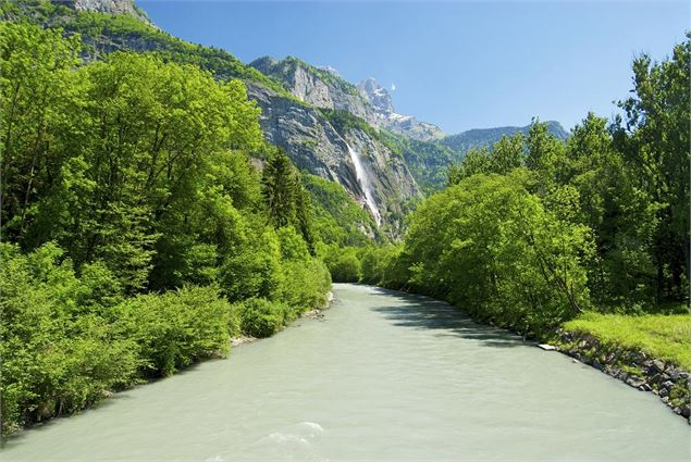 L'Arve et la cascade d'Arpenaz - David Machet