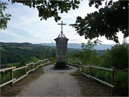 L'oratoire et le panorama sur le Jura