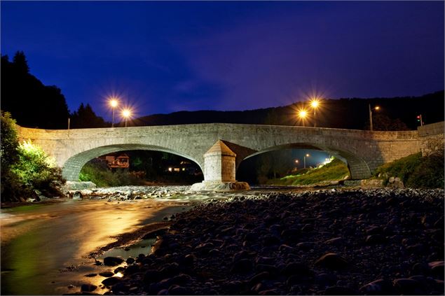 Vieux Pont de Marignier (Nocturne) - Faucigny Glières Tourisme