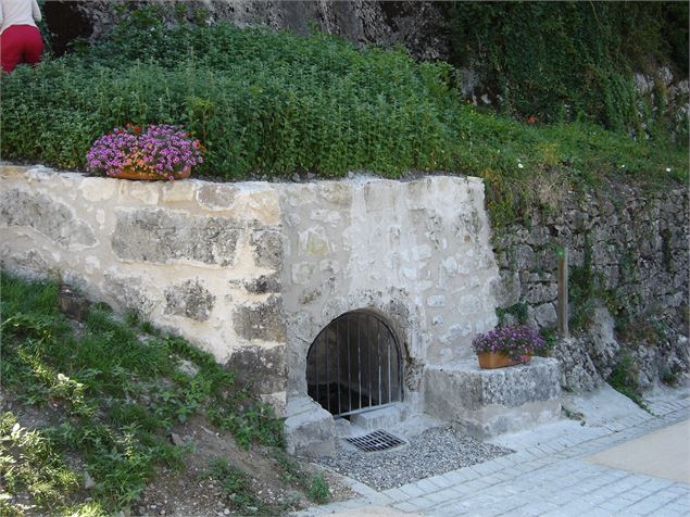 Fontaine de l'église - OT Chautagne