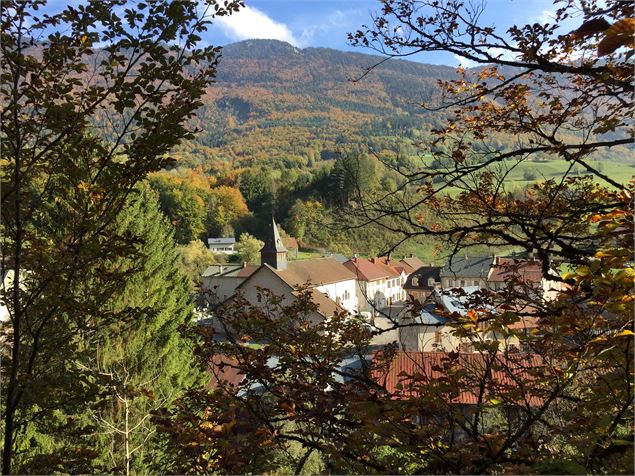 église en automne - al