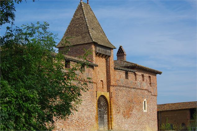 Maison forte de Villon à Villeneuve - Office de Tourisme Ars Trévoux