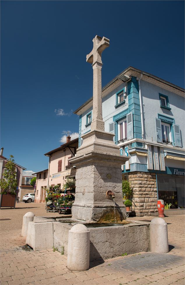 Croix-fontaine - Grand Angle