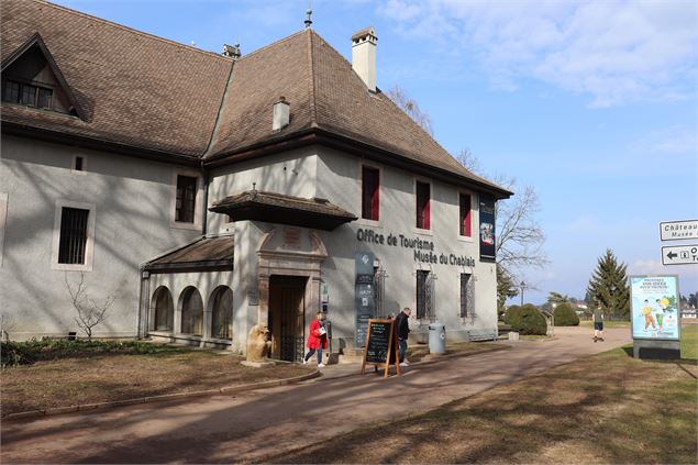 Vue extérieur du château de Sonnaz - Office de Tourisme de Thonon