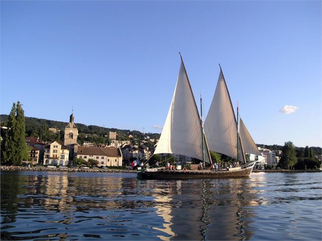 Eglise et barque La Savoie