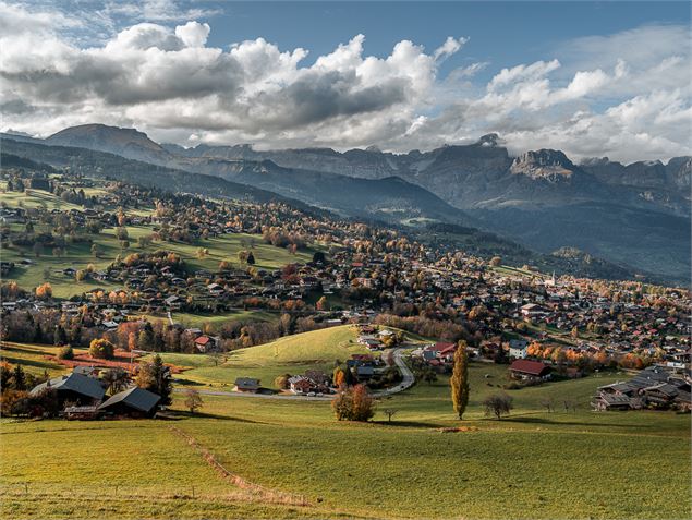 Vue sur le village depuis le Hameau des Intages - ©Marine-MARTIN-OT-Combloux