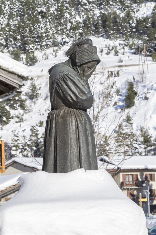 Le monument au mort à Val Cenis-Termignon : la Pleureuse - HMVT