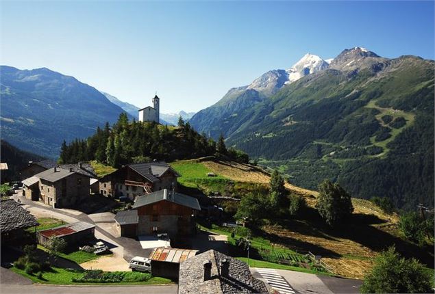 Vue sur le hameau en venant de La Rosière