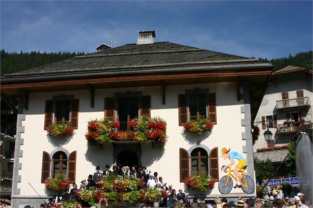 La mairie un jour de fête de Pays - © Collection Association du Patrimoine Bornandin