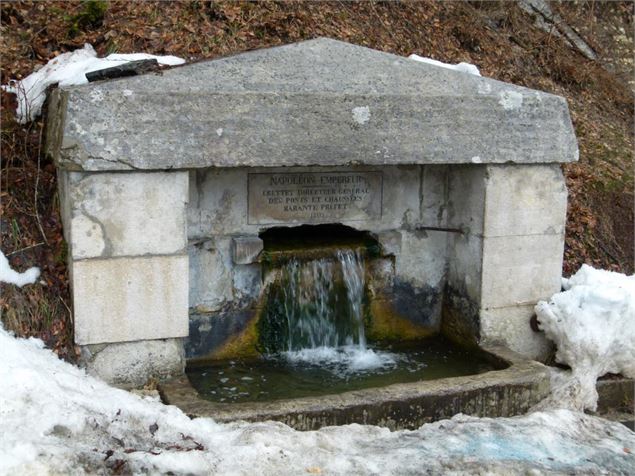 Fontaine Napoléon - Office de Tourisme du Pays de Gex et sa station Monts Jura