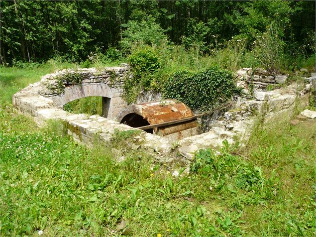 Ruines du Moulin à huile - MONTCEAUX