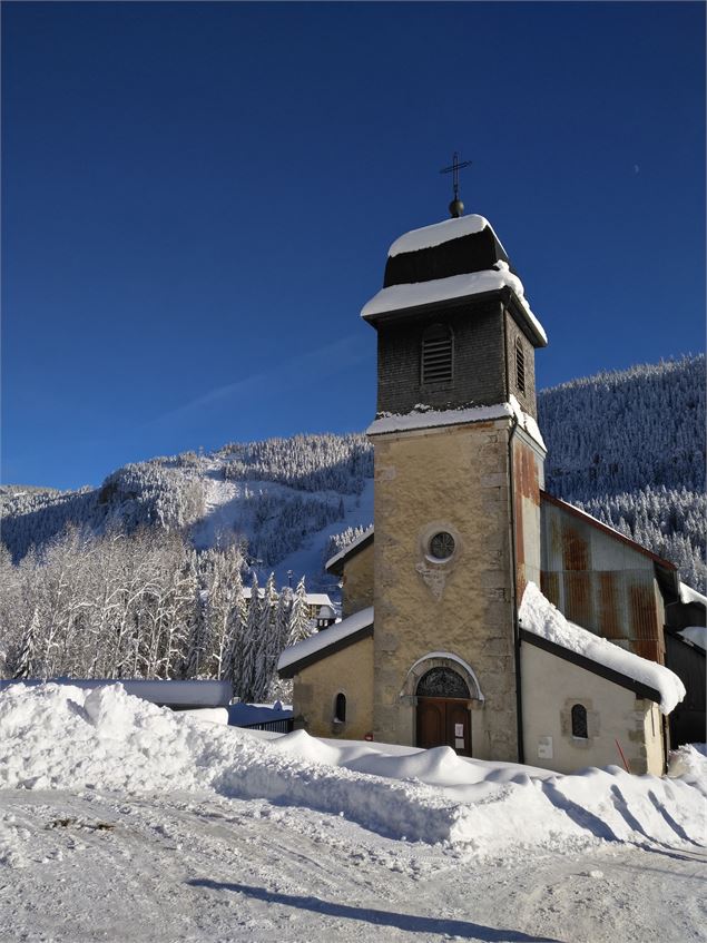 L'église en hiver - MB-OTI Pays de Gex & Station Monts Jura