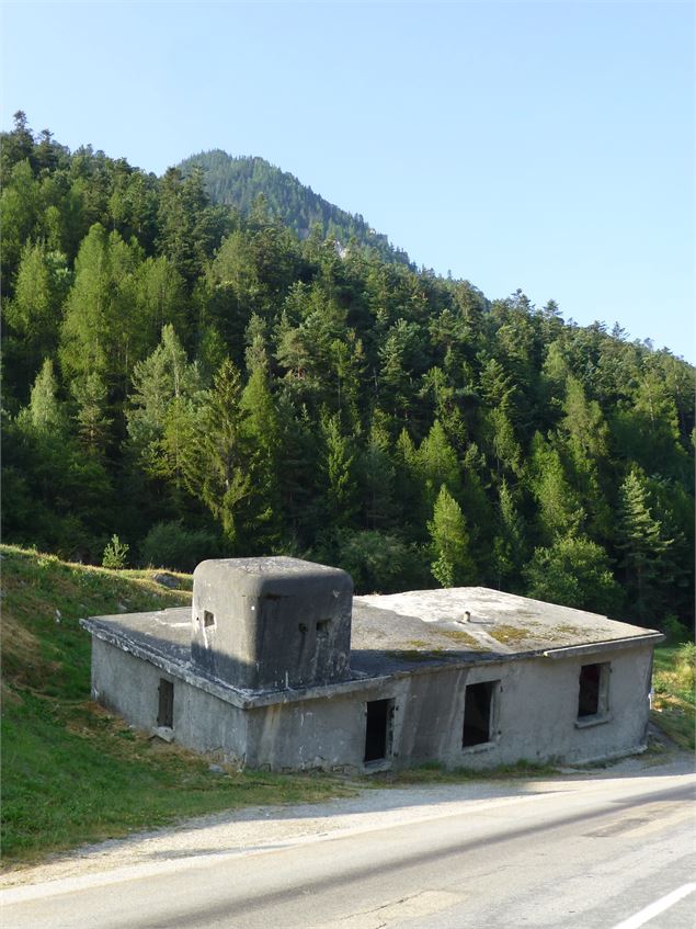 Vue extérieure de la maison penchée à Modane - ©Inconnu