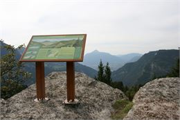 mont-favy-table