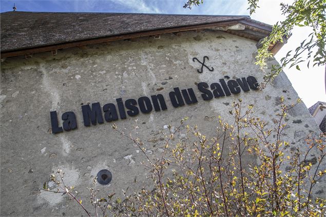 La Ferme de Mikerne, une ancienne ferme datant du XVIIIème siècle - DanielDumont