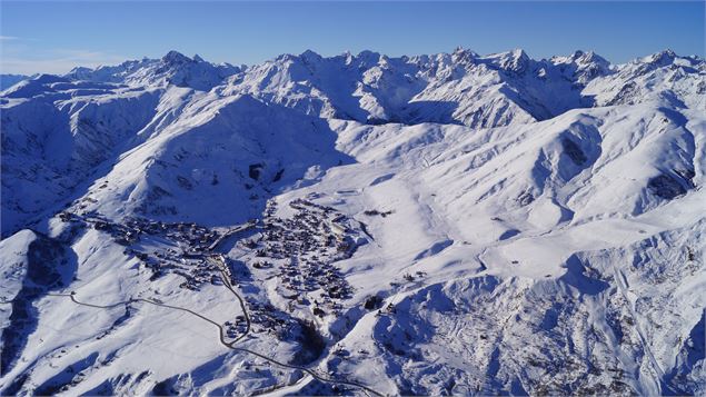 Le domaine skiable vu d'avion - OT Toussuire