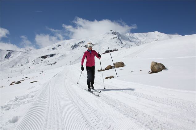 Skieur de fond sur la piste de fond - clic-clac photo