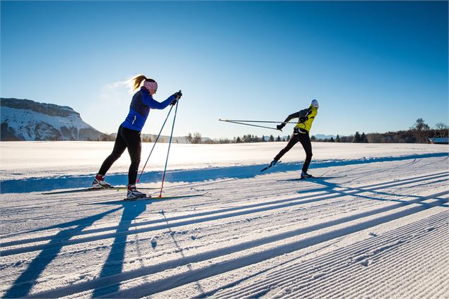 Ski nordique sur le plateau sud de la Féclaz avec vue sur le Margériaz - Peignée Verticale - Grand C