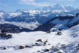 Village du Praz de Lys et vue sur le Mont Blanc - Praz de Lys Sommand Tourisme