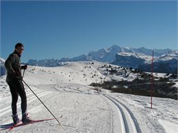 Skieur sur les pistes de Joux plane - Office de tourisme de Samoëns