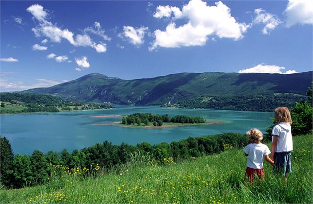 Autour du Lac d'Aiguebelette en famille - J.Dufresne pour OT Lac d'Aiguebelette