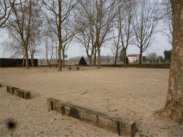 Terrain de pétanque aux Echets - Mme Jolivet