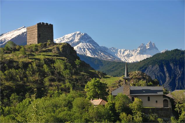 Eglise et Tour du Chatel - Pierre Dompnier