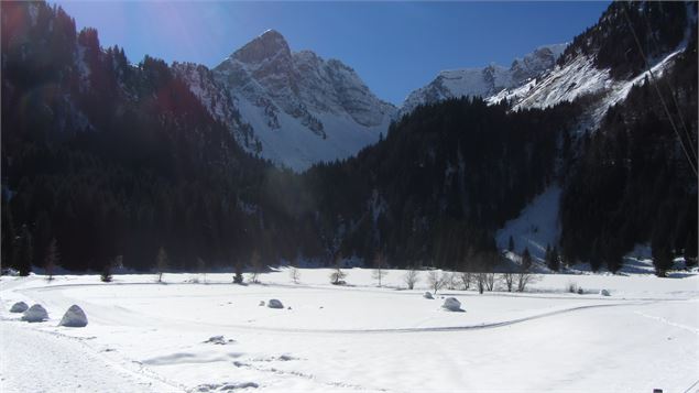 Pistes de ski de fond et skating avec vue sur le lac des Plagnes et Cubourré - 2CVA