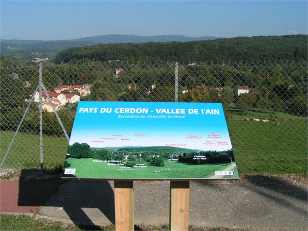 Table d'orientation à Neuville-sur-Ain - OT PCVA