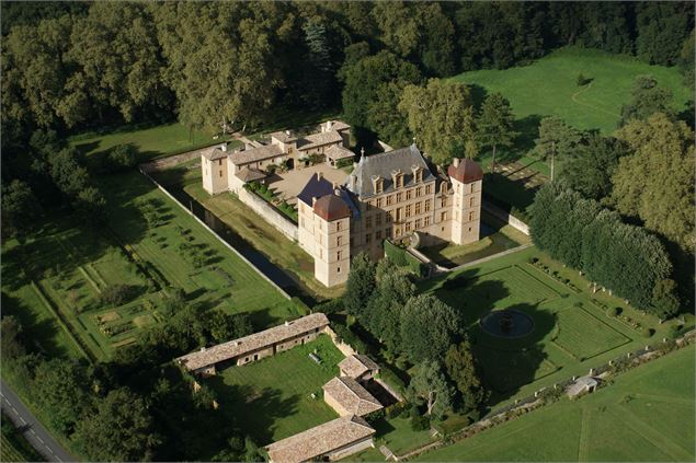 Vue aérienne du château - Château de Fléchères