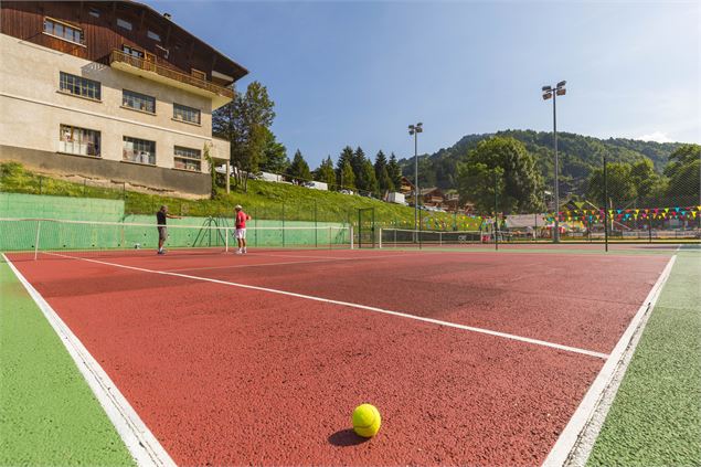 Court de tennis au Grand-Bornand - C Cattin - Alpacat Médias - Le Grand-Bornand