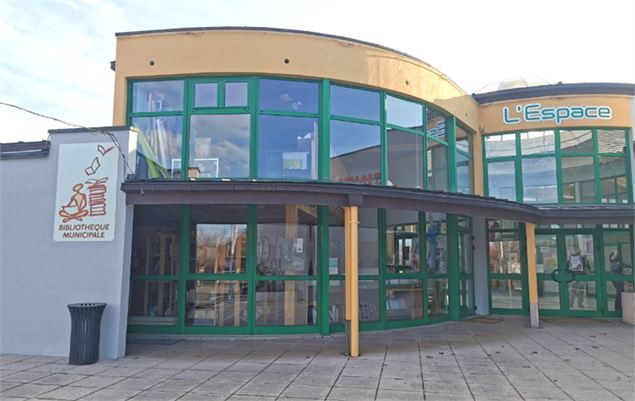 Bibliothèque vu de l'extérieur - Mairie de Douvaine