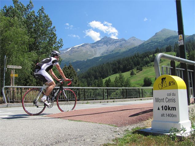 Première borne kilométrique à Lanslebourg, en face de l'office de tourisme. - Alexandre Gros / Mauri